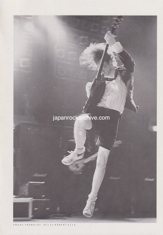 AC/DC 1981/04 Japanese music press cutting clipping - photo pinup - angus young