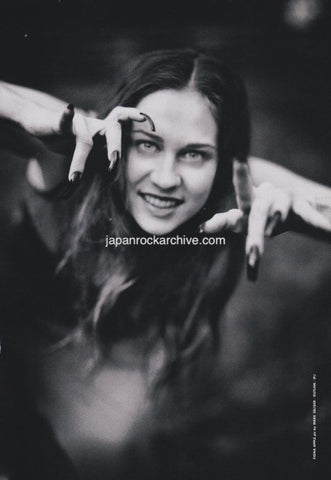 Fiona Apple 1999/03 Japanese music press cutting clipping - photo pinup