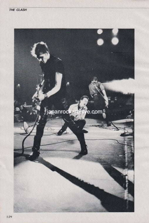 The Clash 1981/01 Japanese music press cutting clipping - photo pinup - on stage