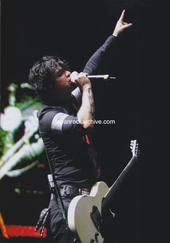 Green Day 2009/03 Japanese music press cutting clipping - photo pinup - billie joe armstrong on stage