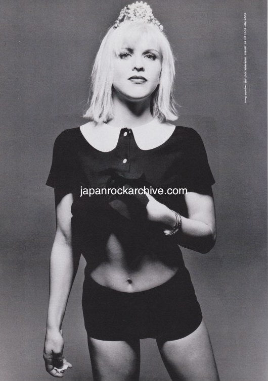 Hole 1995/08 Japanese music press cutting clipping - photo pinup - Courtney Love
