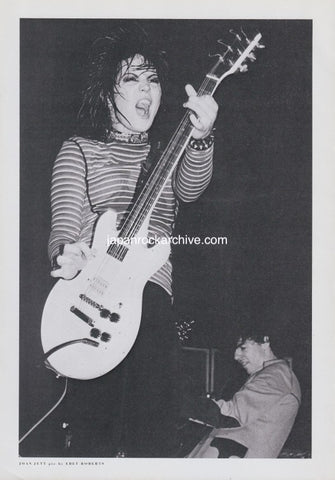 Joan Jett 1983/01 Japanese music press cutting clipping - photo pinup - on stage