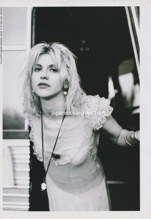Hole 1994/10 Japanese music press cutting clipping - photo pinup - Courtney Love