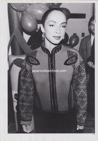 Sade 1986/05 Japanese music press cutting clipping - photo pinup poster - on stage