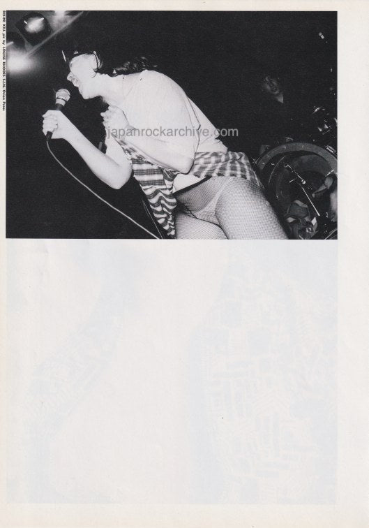 Bikini Kill 1993/07 Japanese music press cutting clipping - photo pinup - onstage