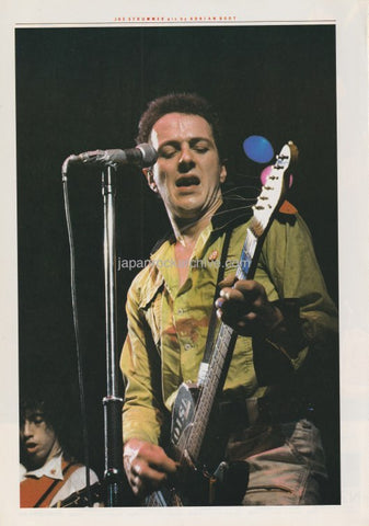 The Clash 1981/02 Japanese music press cutting clipping - photo pinup - joe strummer on stage