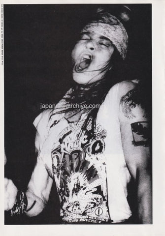 Guns N' Roses 1994/02 Japanese music press cutting clipping - photo pinup - Axl Rose on stage