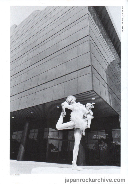 Nina Hagen 1983/10 Japanese music press cutting clipping - photo pinup - dancing with baby cosma shiva