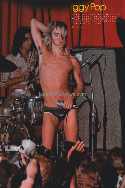 Iggy Pop 1973/10 Japanese music press cutting clipping - photo pinup - on stage in briefs