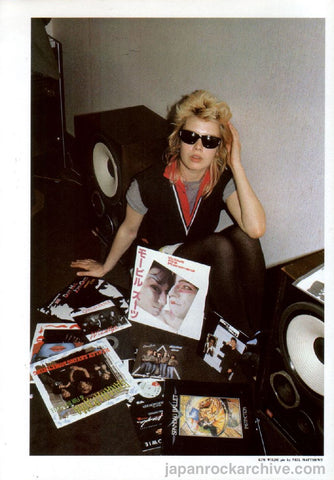 Kim Wilde 1983/04 Japanese music press cutting clipping - photo pinup - sunglasses stereo system listening to records